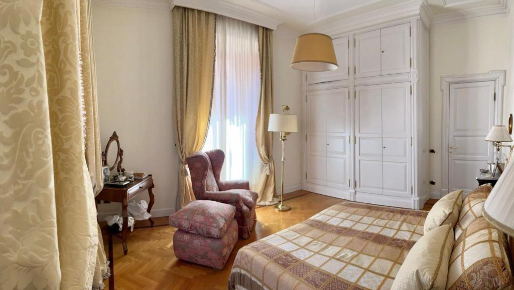 Roman Holidays Boutique Ngoại thất bức ảnh