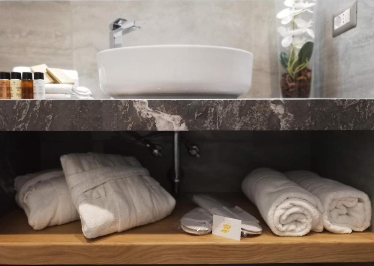 Roman Holidays Boutique Ngoại thất bức ảnh
